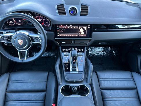 Used 2023 Porsche Cayenne Platinum Edition image 13
