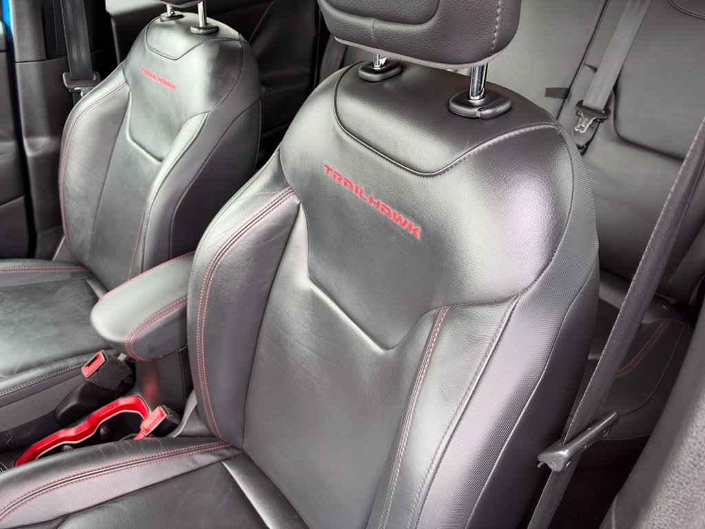 Used 2015 Jeep Renegade Trailhawk w/ Premium Leather Group AWD/4WD image 29
