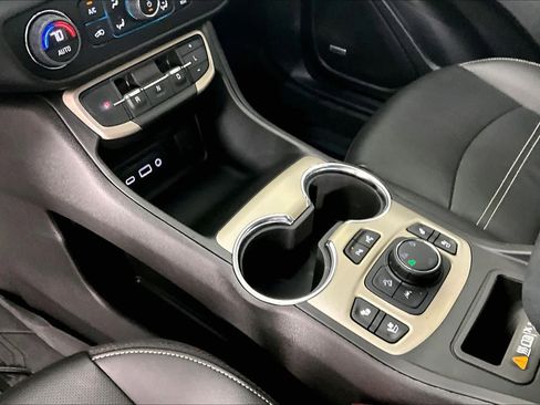 Used 2023 GMC Terrain Denali w/ Black Diamond Edition image 15