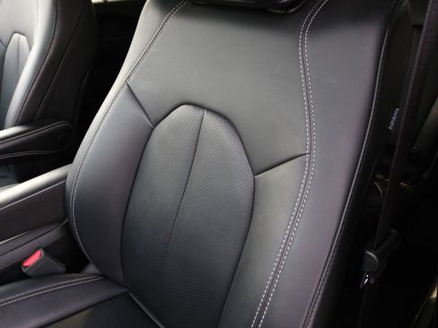 Used 2025 Chrysler Pacifica Select image 22