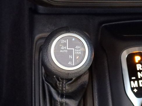 Used 2025 Jeep Wrangler Unlimited Sahara AWD/4WD image 29