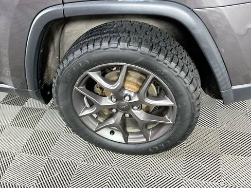 Used 2019 Jeep Grand Cherokee Limited AWD/4WD image 34