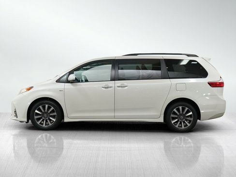 Used 2018 Toyota Sienna XLE w/ XLE Navigation Package AWD/4WD image 2