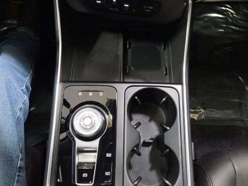 Used 2025 Kia Carnival SX image 27