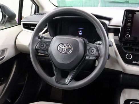 Used 2020 Toyota Corolla LE image 15