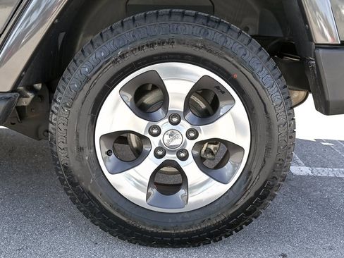 Used 2017 Jeep Wrangler Unlimited Sahara w/ Max Tow Package image 8