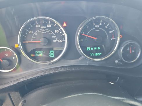 Used 2017 Jeep Wrangler Unlimited Sport w/ Connectivity Group AWD/4WD image 4