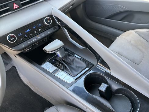 Used 2021 Hyundai Elantra SEL w/ Convenience Package FWD image 14