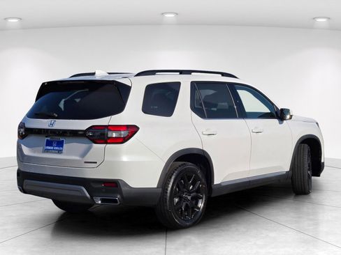 New 2025 Honda Pilot Touring image 4