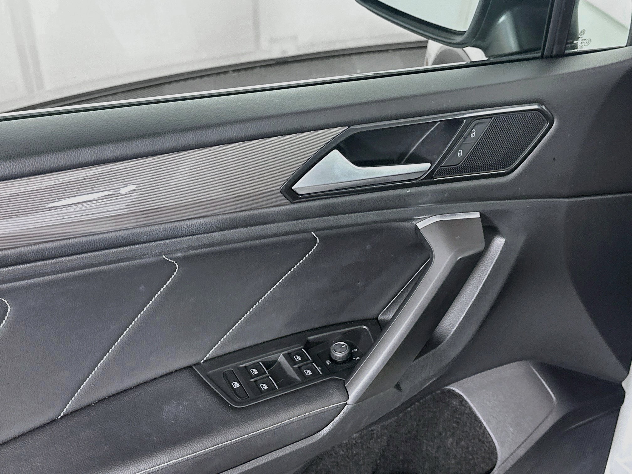 Used 2023 Volkswagen Tiguan SE FWD image 15