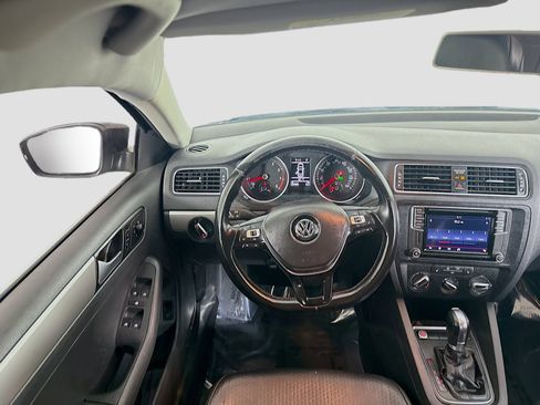 Used 2017 Volkswagen Jetta SE image 17