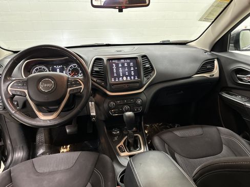 Used 2015 Jeep Cherokee Latitude w/ Cold Weather Group image 29