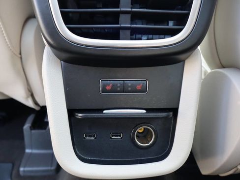Used 2020 Lincoln Nautilus Reserve AWD/4WD image 13