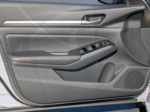 New 2025 Nissan Altima 2.5 SR image 12