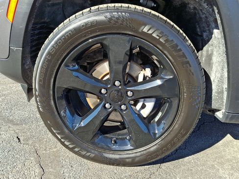 Used 2023 Jeep Grand Cherokee Altitude image 8