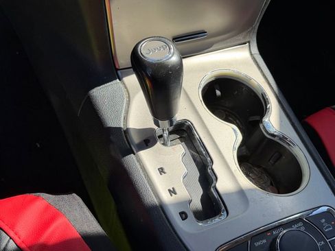 Used 2012 Jeep Grand Cherokee Overland image 18