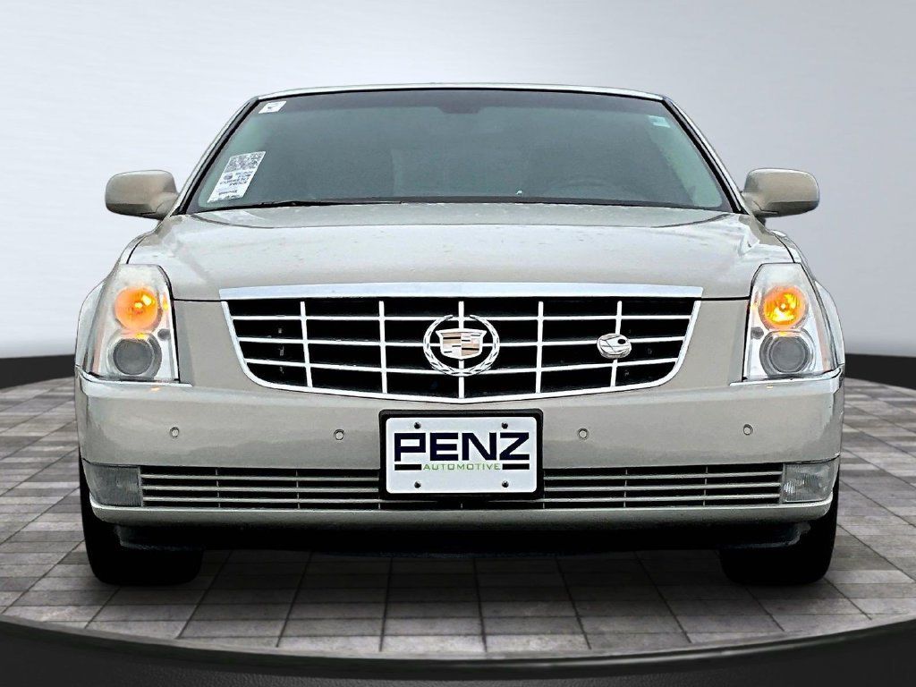 Used 2008 Cadillac DTS FWD image 2