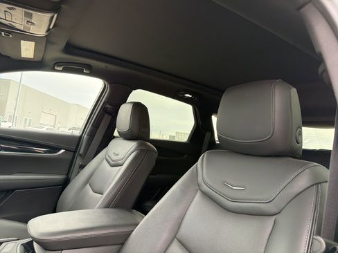 Certified 2025 Cadillac XT5 Premium Luxury image 9