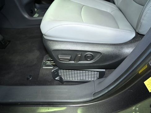 Used 2024 Toyota Sienna Limited image 25