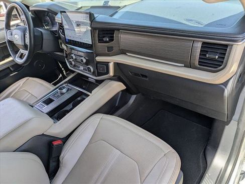 Used 2024 Ford Expedition Limited image 17