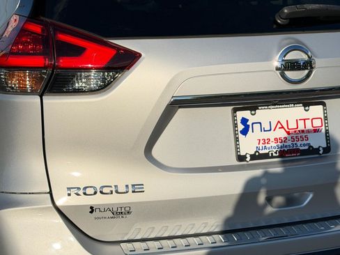 Used 2018 Nissan Rogue SV AWD/4WD image 84