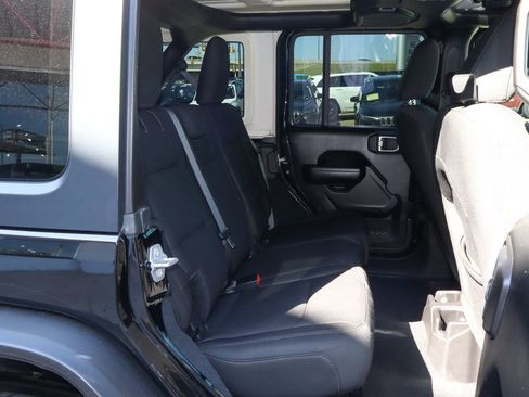 Used 2018 Jeep Wrangler Unlimited Sport S AWD/4WD image 19