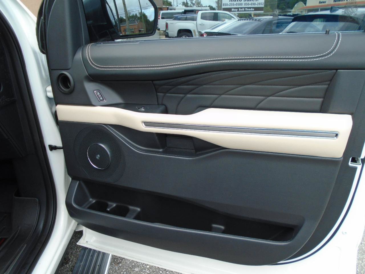 Used 2024 Ford Expedition Platinum RWD image 17