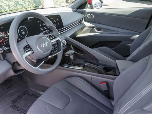 Used 2024 Hyundai Elantra SEL FWD image 18