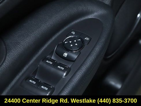 Used 2013 Lincoln MKT AWD image 17