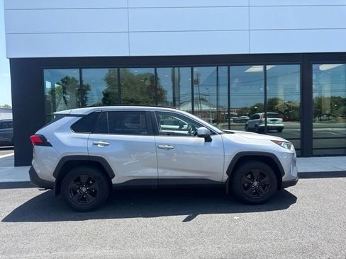 Used 2019 Toyota RAV4 XLE w/ Convenience Package AWD/4WD image 2