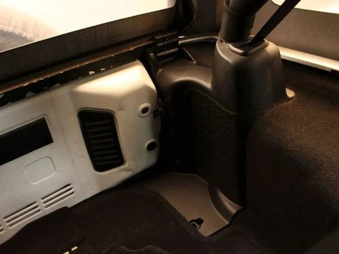 Used 2012 Jeep Wrangler Unlimited Sahara w/ Connectivity Group AWD/4WD image 23