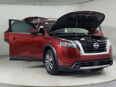 Used 2024 Nissan Pathfinder SL image 9