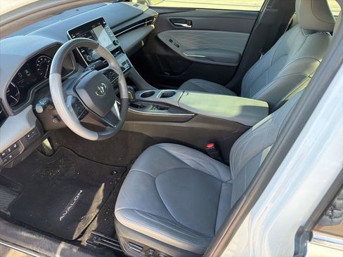 Used 2021 Toyota Avalon Limited image 6