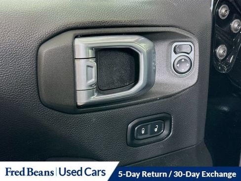 Used 2022 Jeep Wrangler Unlimited Sahara w/ Cold Weather Group AWD/4WD image 25