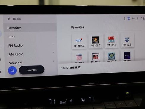Used 2025 Toyota Camry XLE image 25