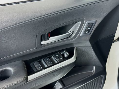 Certified 2025 Toyota Sienna Platinum image 20