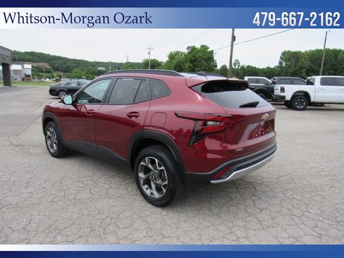 Used 2024 Chevrolet Trax LT w/ Driver Confidence Package FWD image 10