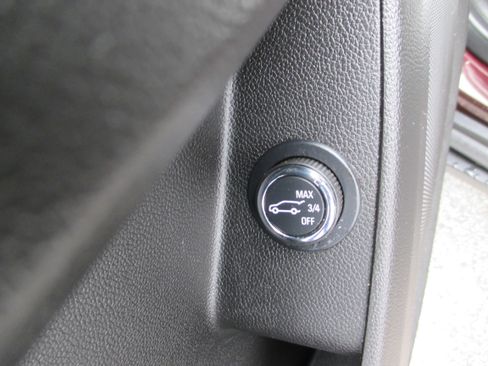 Used 2023 Chevrolet Traverse LT image 14