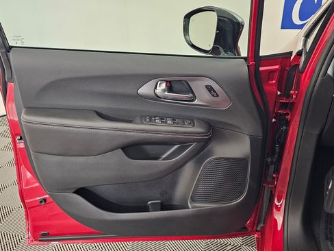 New 2026 Chrysler Pacifica Select image 10