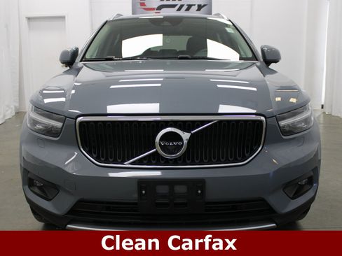 Used 2021 Volvo XC40 T5 Momentum image 3