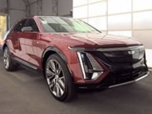 Certified 2025 Cadillac Lyriq Luxury w/ LPO, Floor Liner Package AWD/4WD image 2
