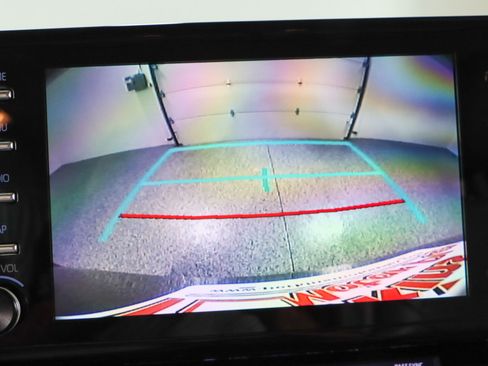 Used 2022 Toyota Sienna XLE image 19