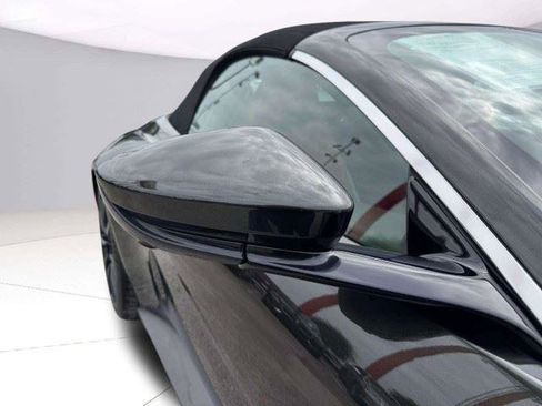 Used 2022 Aston Martin V8 Vantage Roadster RWD image 10