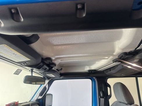 Used 2025 Jeep Gladiator Sport AWD/4WD image 24