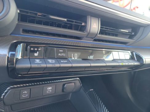 Used 2025 Toyota Prius XLE image 20