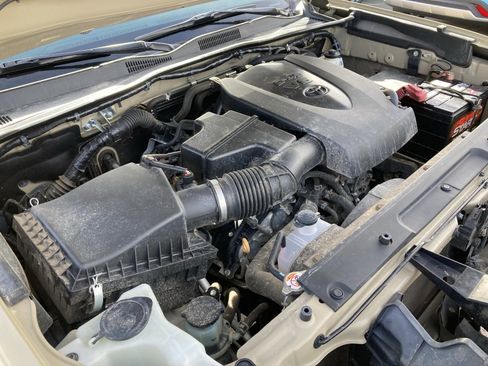 Used 2020 Toyota Tacoma TRD Sport w/ Technology Package image 38