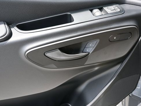 Used 2025 Mercedes-Benz Sprinter 2500 image 8