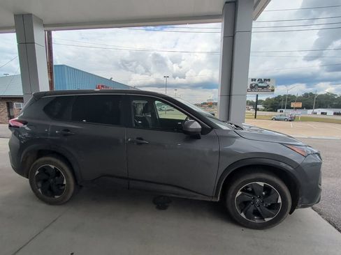 Used 2024 Nissan Rogue SV AWD/4WD image 4