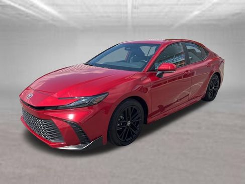 Used 2025 Toyota Camry SE FWD image 2