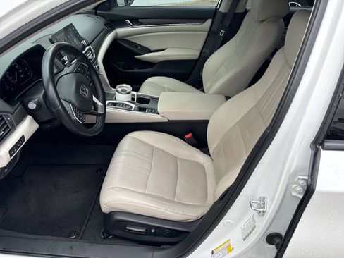 Used 2021 Honda Accord Touring image 2